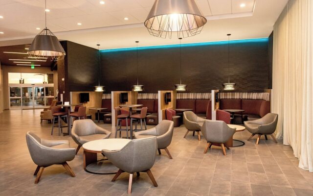 Courtyard Mesa at Wrigleyville West