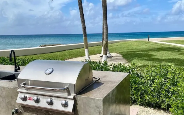 Oceanfront Condo on Seven Mile Beach