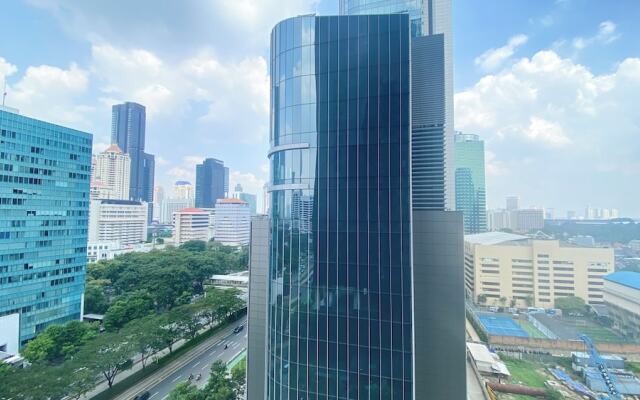 Comfort And Elegant 2Br Sudirman Suites Apartment