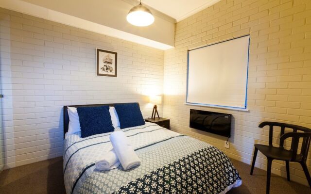 Summit 11 - Fabulous views and location