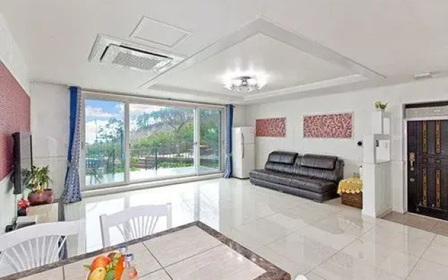 Taean Gomseom Paradise Pension