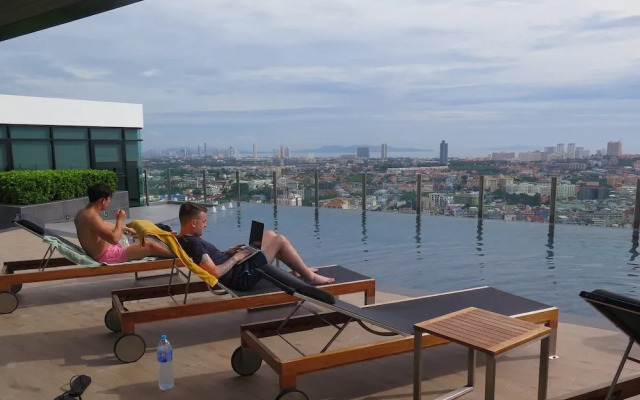 The Base Central Pattaya - 1 bdr Condo With Pool