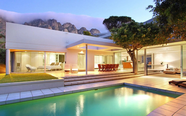 Lion's View Villa & Apartment