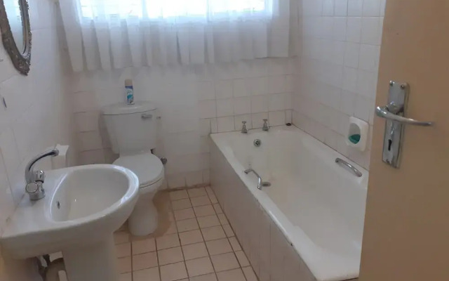 Beautiful 2-bedroomed Guest Cottage in Harare