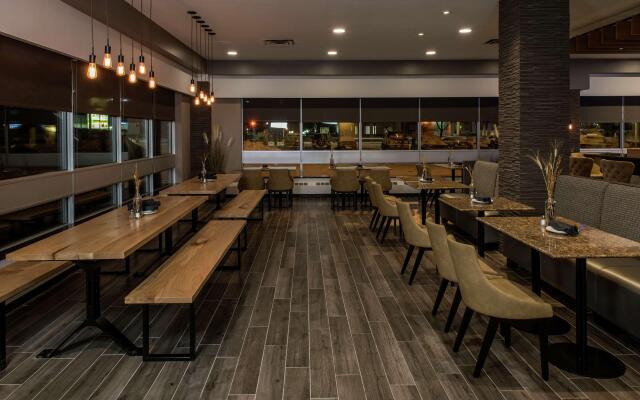 Hilton Winnipeg Airport Suites