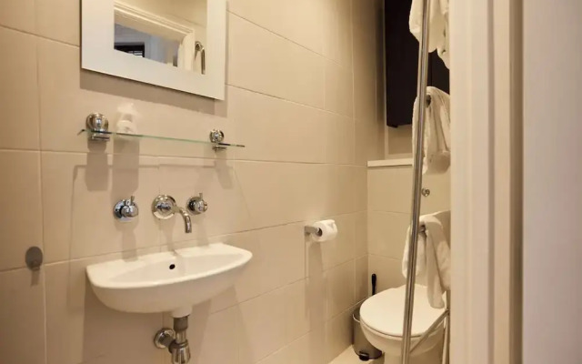 Hampstead Parkside Apartment