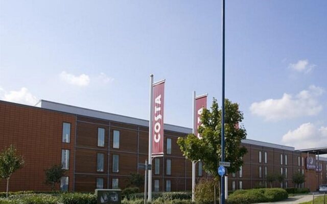 Premier Inn Heathrow Airport T2 & T3 (Bath Road)