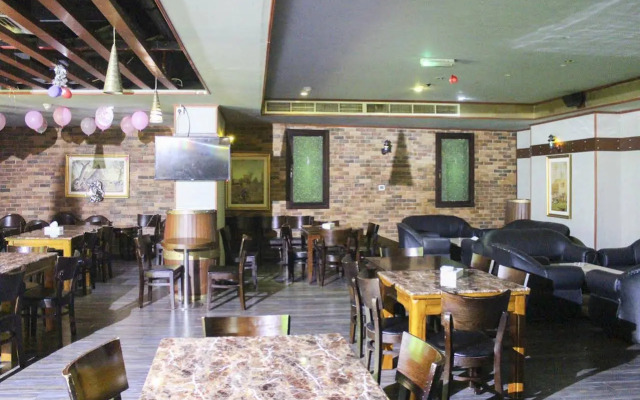 OYO 137 Clifton International Hotel