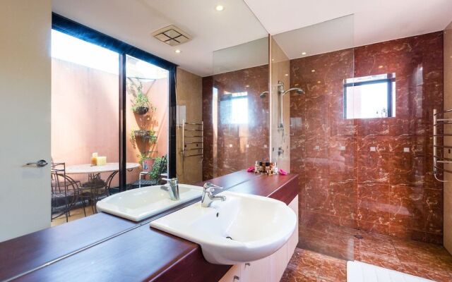 BELLE, 2BDR Melbourne Apartment
