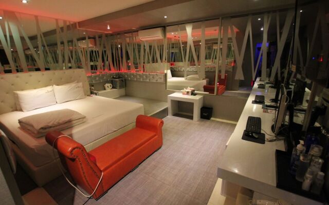 V1 Hotel