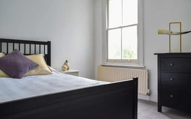 Amazing 3 Bedroom Property Close to Lavender Hill