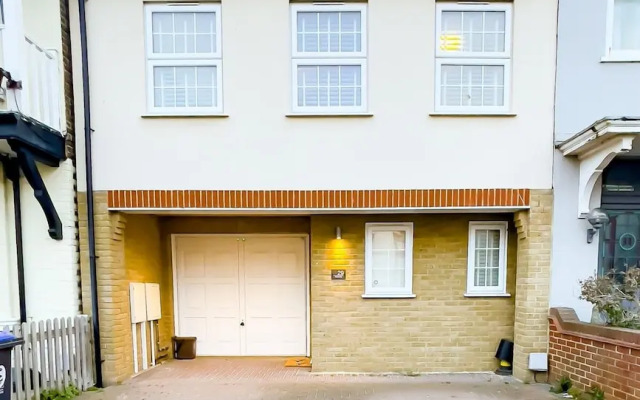 Stylish Margate Coastal Home Parking By Adliv