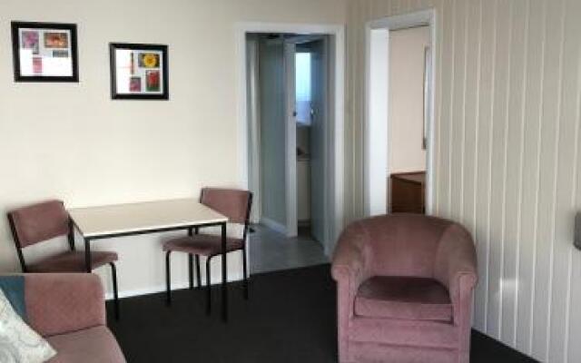 Picton House B&B and Motel