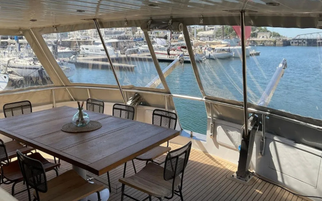 Exclusive Yacht With a Roof Terrace