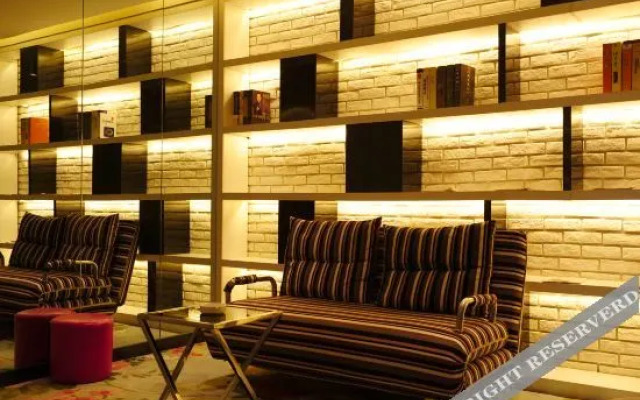 Super 8 Hotel (Dengzhou Fairview Garden Hospital of Traditional Chinese Medicine)