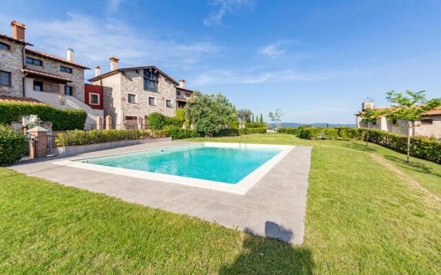 Bright Apt With Terrace and Shared Pool