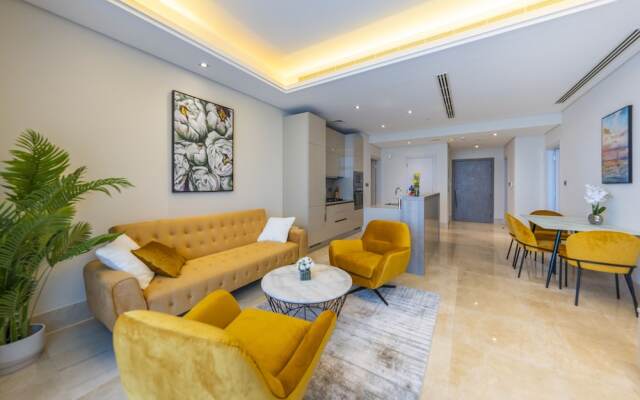 Spacious beachfront 2 bedroom apartment