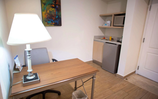 Best Western Plus Monterrey Colon