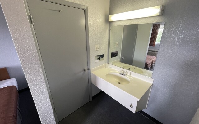 Extend-A-Suites Albuquerque West (ex. Rodeway Inn)