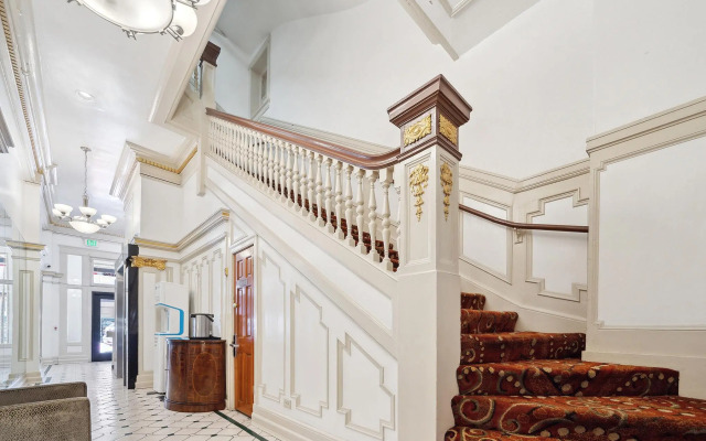 Union Square Plaza Hotel