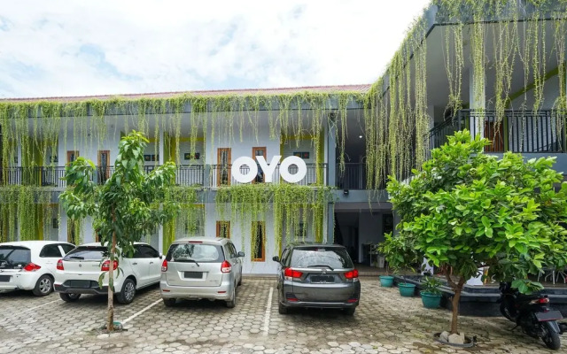 OYO 496 Eston House