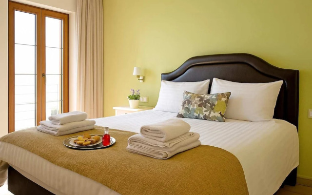 Arktos Hotel Deluxe Suite With Lake View