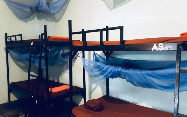 Yellow Moon M23 Hostel
