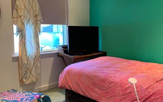 Impeccable 2-bed Apartment in London