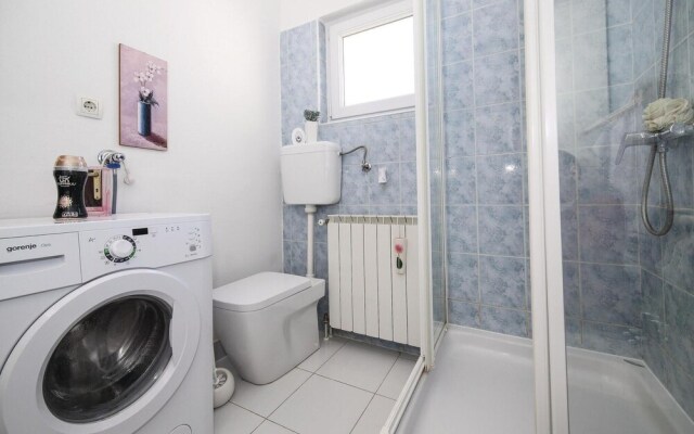 Amazing Home in Brodarica With Wifi and 3 Bedrooms