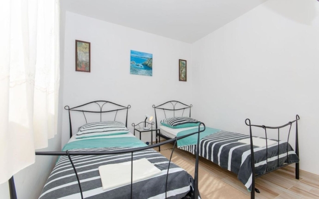 Apartment Lucija  - apartment with Pool: A1 Rogac, Island Solta