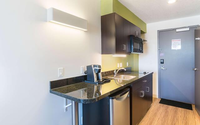 Studio 6-Bruderheim, AB