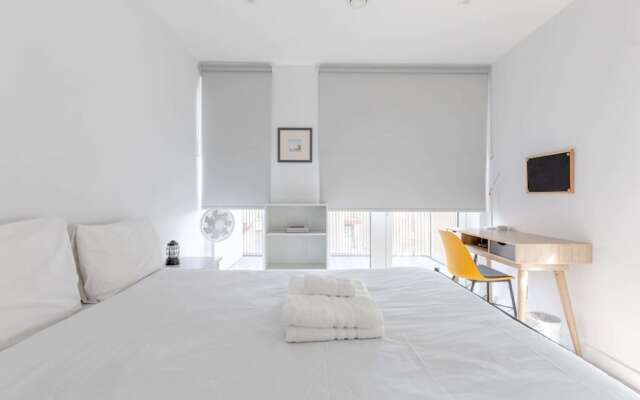 Stylish 2BD Oasis W/balcony South East London!