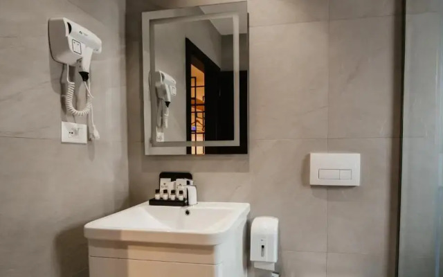 BAZ'HUR Boutique Hotel