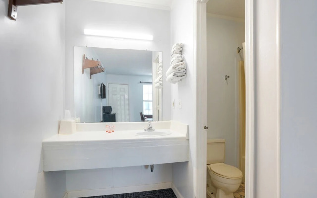 OYO Hotel Calhoun GA I-75 & US-41 Hwy