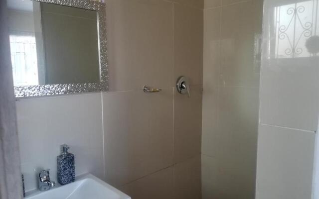 25 Jacaranda Lodge & Backpackers