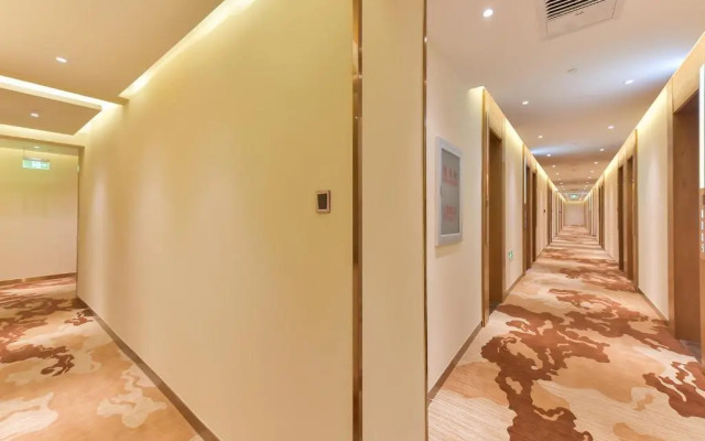 Choenix Hotel (Beijing Tiananmen Square Qianmen Street Subway Station)