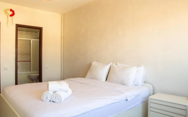 Vibrant Flat Near Trendy Attractions in Karsiyaka