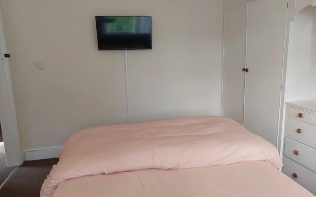 Birmingham Blissful Retreat With 3 Bedrooms