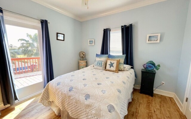 Crazy Cajun 2 Bedroom Home