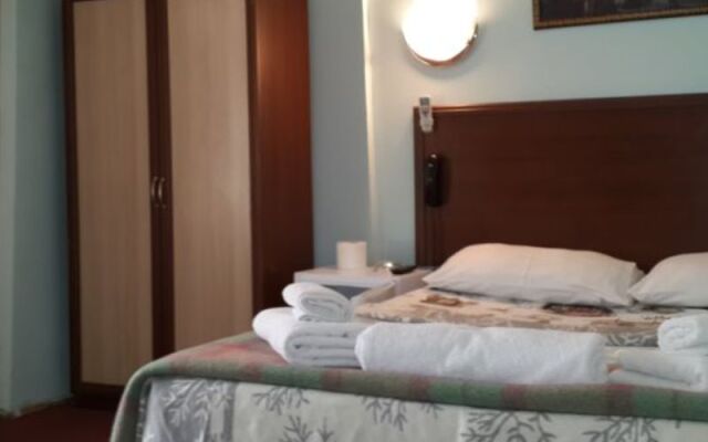 İlk Otel