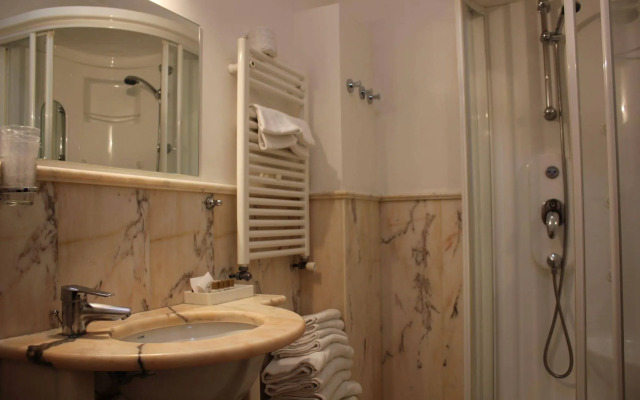 Hotel Joli