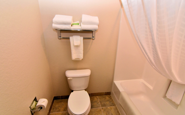 Cobblestone Inn & Suites - Monticello