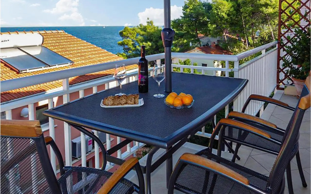 Two-Bedroom Apartment in Prigradica