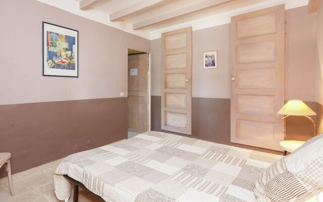 Rustic Cottage in Oppede With Shared Pool
