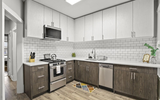 Classy 2BR Spacious Apt in Avondale