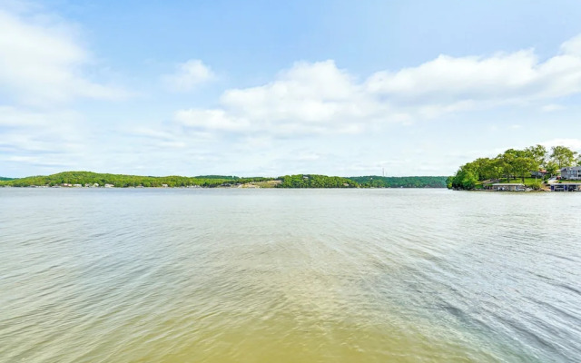Waterfront Yard, Dock + Game Room: Linn Creek Home