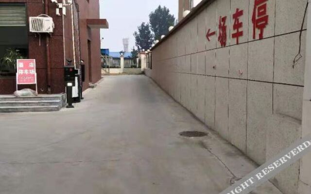 Grape Hotel (Raoyang Credit Commercial Building)