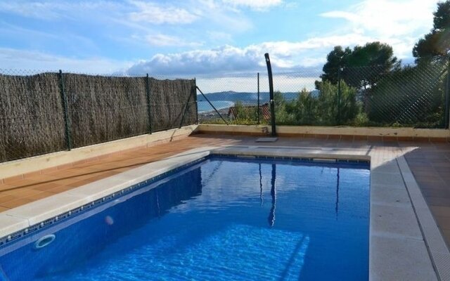Casa con piscina y bonitas vistas al mar
