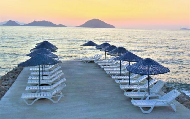Sunset Mavi Apart