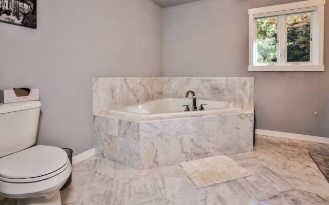 Rosie's Retreat - 4 Br Home